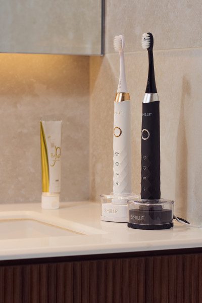 SMILLE Sonic Brush - Prémiová sonická kefka s kónickými vláknami SANGI, biela