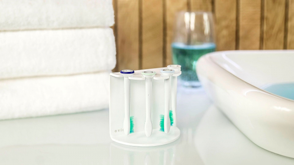 OVIDEN Ovi-One univerzálny držiak na 4 kefkové hlavice, biely