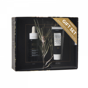 KORRES Black Pine 3D darčekový set – pleťové sérum, 30 ml a denný krém pre normálnu až suchú pleť, 16 ml