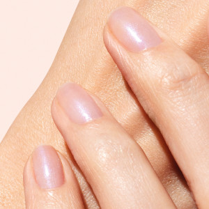 Manucurist Active™ Bright, Vyživujúci a rozjasňujúci lak na nechty, 15 ml