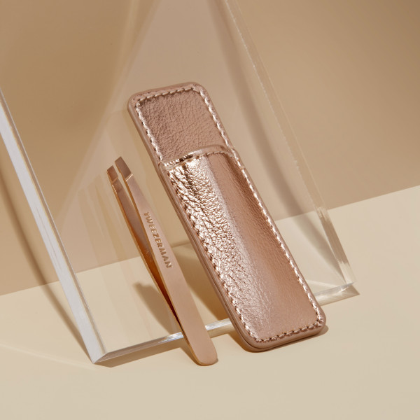Tweezerman Mini SLANT pinzeta Rose Gold s cestovným puzdrom