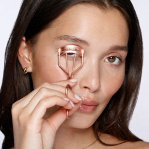 Tweezerman Kovové klieštiky na mihalnice Rose Gold