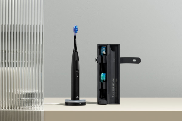 Oclean X Ultra Set Black puzdro a sonická kefka, čierna